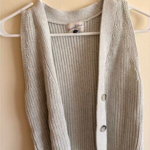 Universal Thread gray Knit Button-Front Vest
